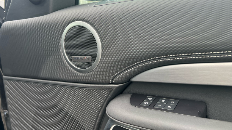 Land Rover Discovery 3.0 D300 R-Dynamic SE 5dr Auto Diesel Station Wagon